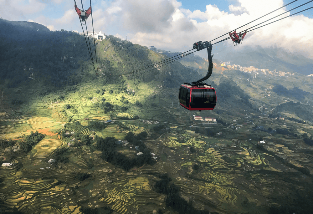 The modern Sapa cable car system offers breathtaking panoramic views as it ascends to Fansipan's summit (Source Canva)